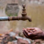 घर तक पहुंचा नल, लेकिन पानी की जिम्मेदारी किसकी?