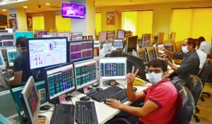Stock Market: टेक शेयरों से लौटी तेजी, सेंसेक्स 201 अंक चढ़ा
